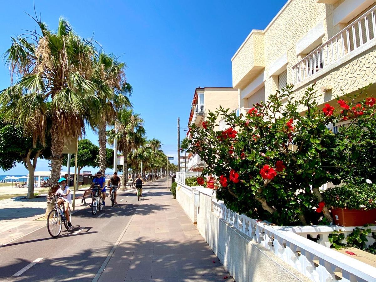 Casa cómoda delante de la playa con vista al mar Cambrils Exterior foto